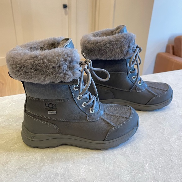UGG Women's Adirondack III Boot in Gray Size 6 - Picture 2 of 9